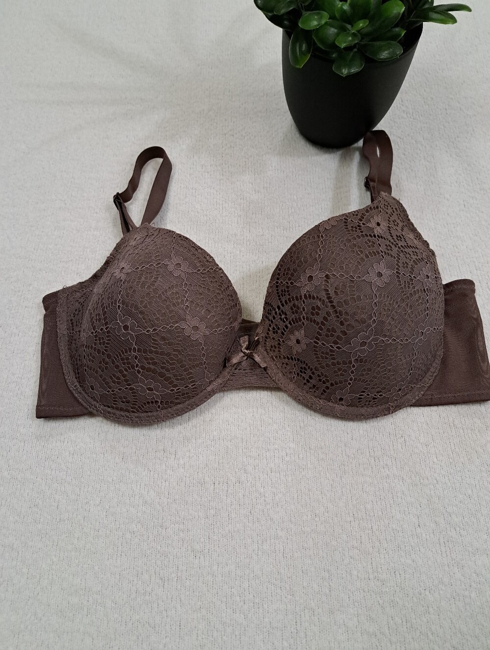 Delta Burke Brown Lace Overlay Bra Size 38C Feminine Floral Underwire Bow